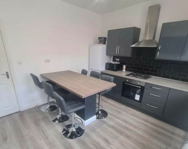 6 Bedroom Terraced House To Rent In Harold Terrace, Leeds, West Yorkshire, LS6