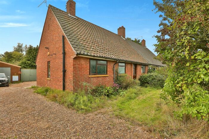 2 Bedroom Semi-Detached Bungalow For Sale In North View, Barney, Fakenham, NR21