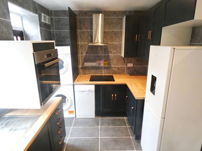 2 Bedroom Flat To Rent In Germander Way, London, E15