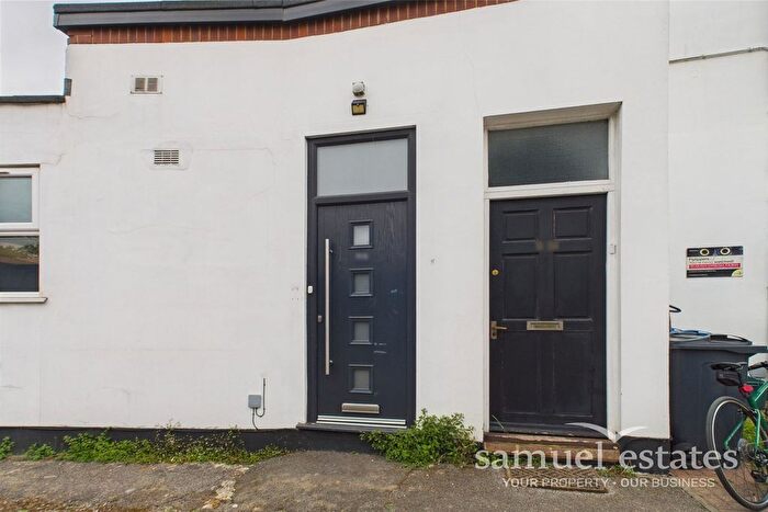 1 Bedroom Flat For Sale In Deburgh Road, Colliers Wood, SW19