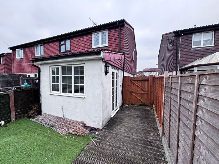 2 Bedroom End Of Terrace House To Rent In Tiptree Close, Mapleton Road, London, E4