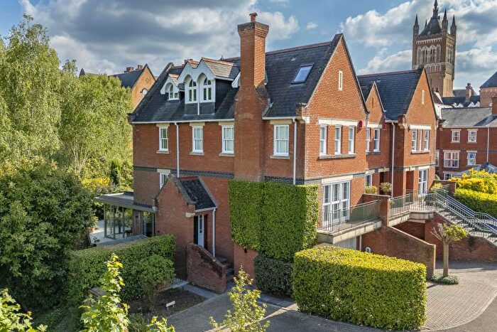 6 Bedroom Town House For Sale In Virginia Park, Virginia Water, GU25