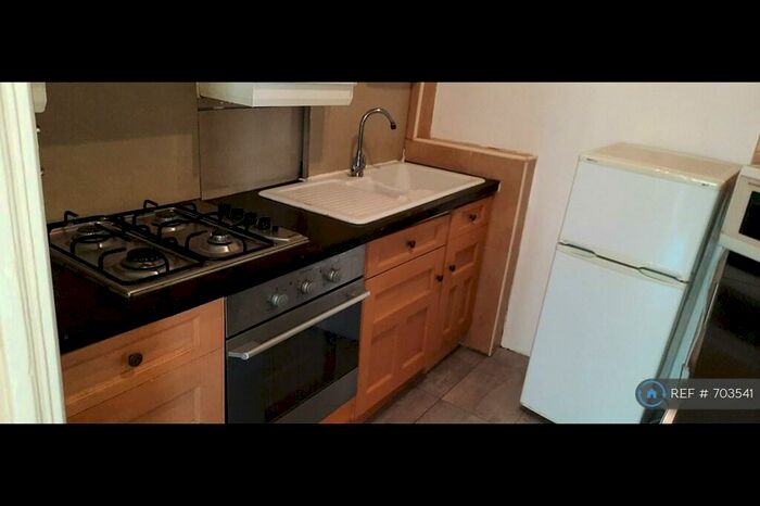 Studio To Rent In The Ridgeway, London, NW9