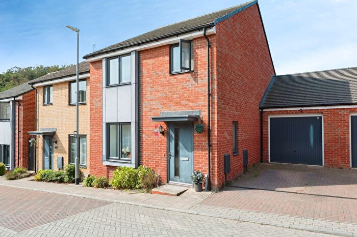 3 Bedroom Semi-detached House For Sale In Ovens Road, Castle Hill, Ebbsfleet Valley, Swanscombe, DA10