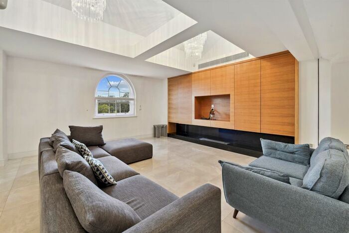 4 Bedroom Apartment To Rent In York Terrace West, Regents Park, NW1