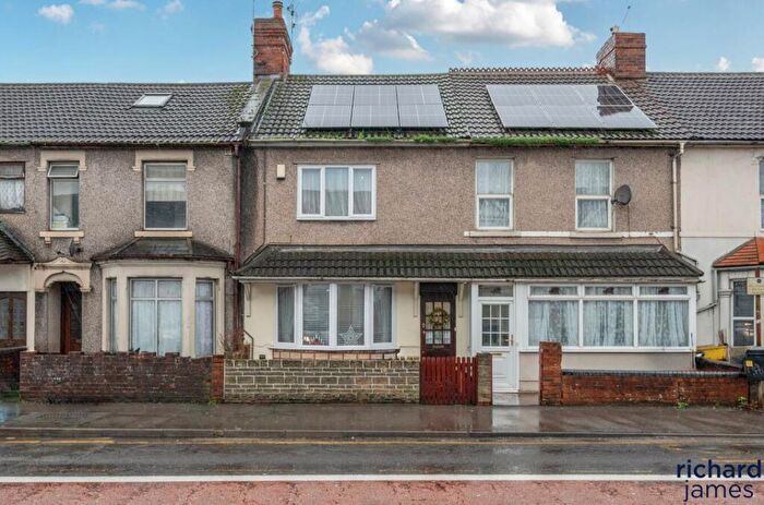 3 Bedroom Terraced House For Sale In County Road, Swindon, SN1