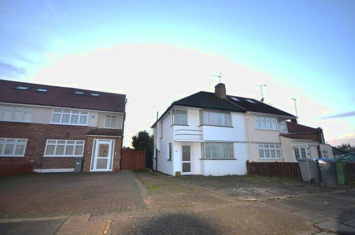 3 Bedroom Semi-Detached House To Rent In Branksome Way, Harrow, HA3