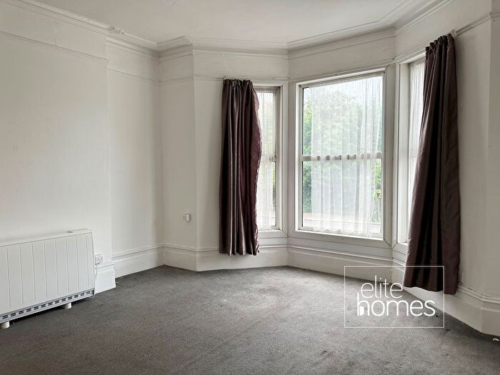 Studio To Rent In High Road, London, N22