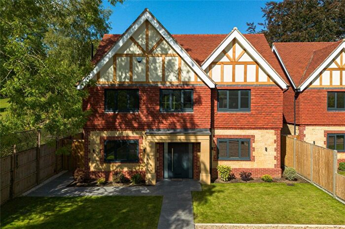 4 Bedroom Detached House To Rent In Peaslake Lane, Peaslake, Surrey, GU5