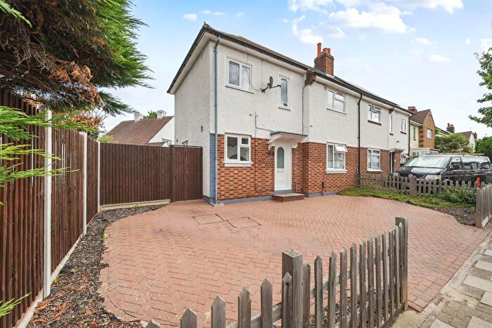 3 Bedroom Semi-Detached House To Rent In Holmcroft Way, Bromley, BR2