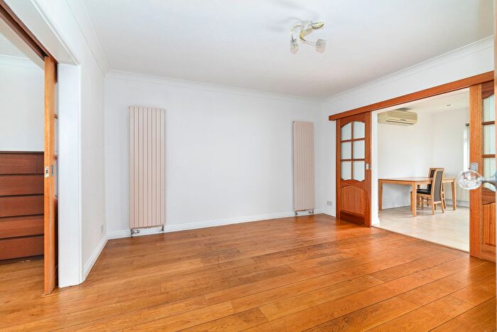 3 Bedroom End Of Terrace House To Rent In Denny Gardens, Dagenham, RM9