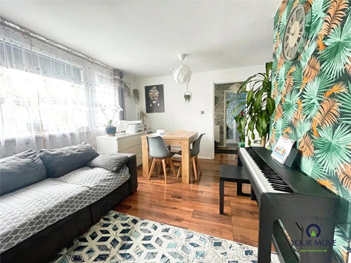 3 Bedroom Flat For Sale In Orchard Way, Bognor Regis, West Sussex, PO22