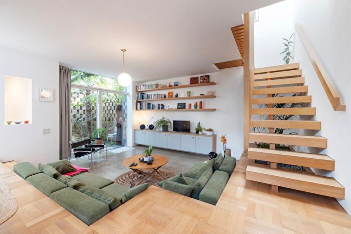 2 Bedroom Detached House To Rent In Ecclesbourne Road, Canonbury, N1