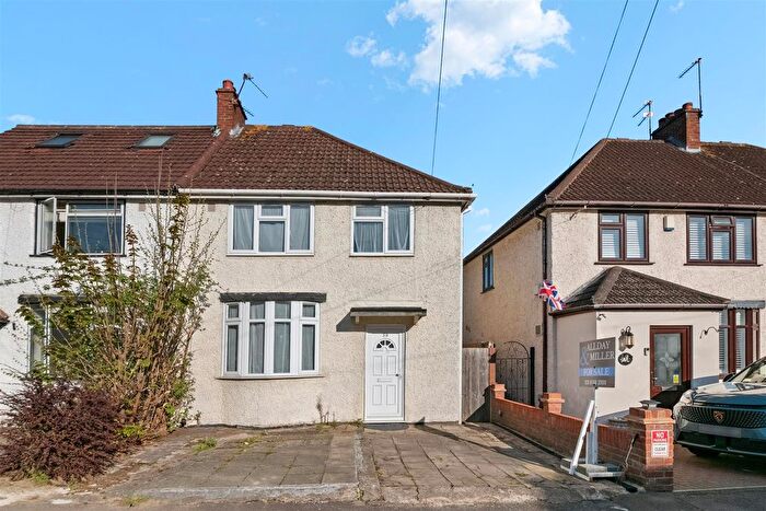 3 Bedroom Semi Detached House For Sale In York Avenue, Hayes, UB3