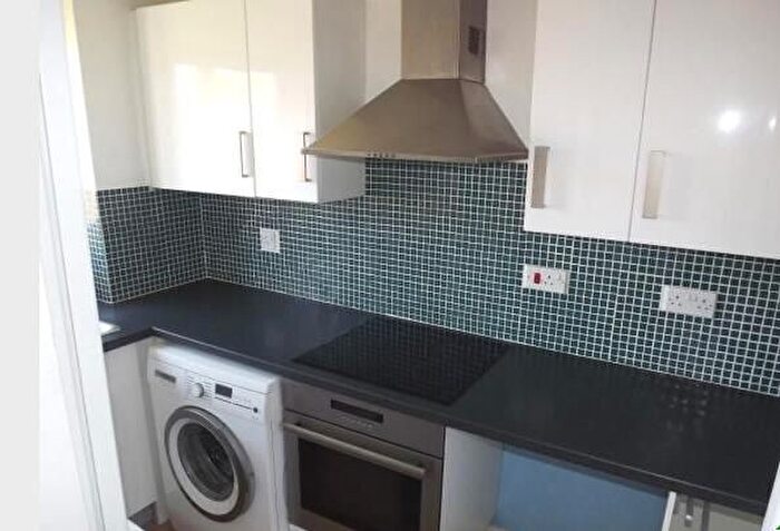1 Bedroom Property To Rent In Courtlands Close, Watford, WD24