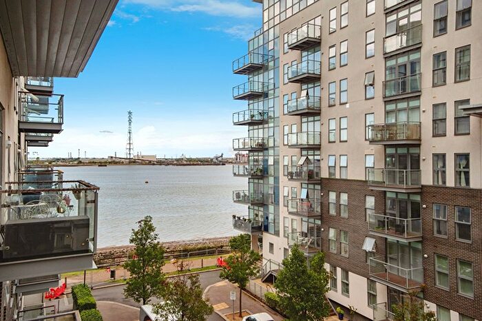 2 Bedroom Flat For Sale In Clovelly Place, Greenhithe, Kent, DA9