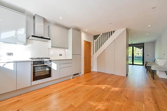 4 Bedroom Terraced House To Rent In Canalside Mews, Woking, GU21