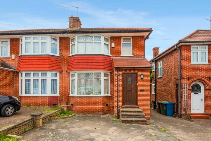 3 Bedroom Semi-Detached House To Rent In Lamorna Grove Stanmore, HA7