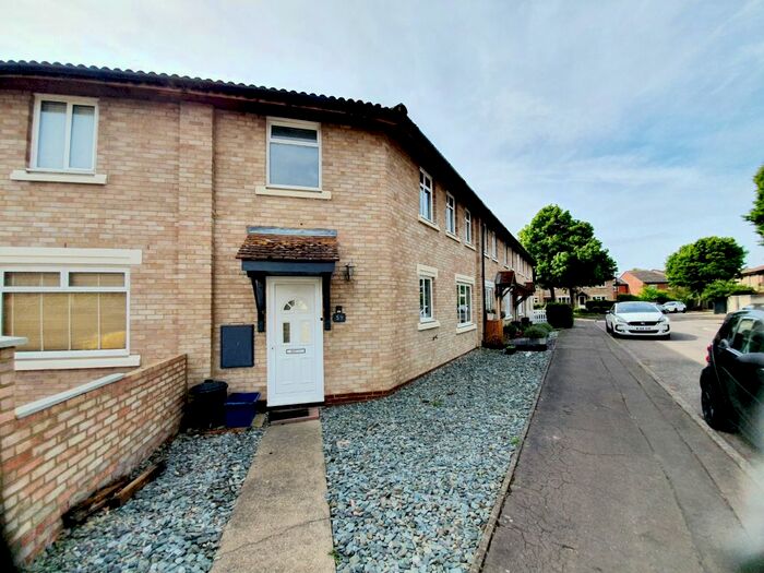 3 Bedroom Terraced House To Rent In Sonning Garden, Hampton, TW12