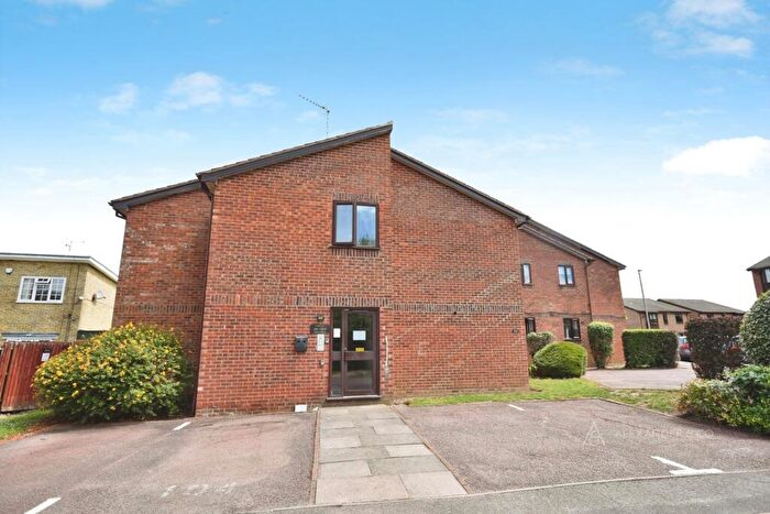 1 Bedroom Flat To Rent In Poets Chase, Aylesbury, HP21