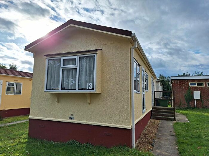 1 Bedroom Park Home To Rent In Sunningdale, Winchester, SO21