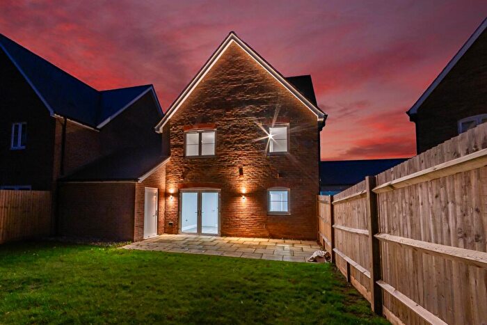 4 Bedroom Link Detached House For Sale In Hawthorn Close, Main Road, Bicknacre, Chelmsford, CM3