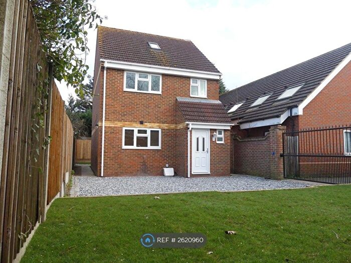 3 Bedroom Detached House To Rent In Chineham Court, Reading, RG2