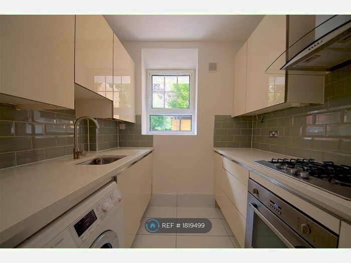 3 Bedroom Flat To Rent In Nuttall Street, London, N1