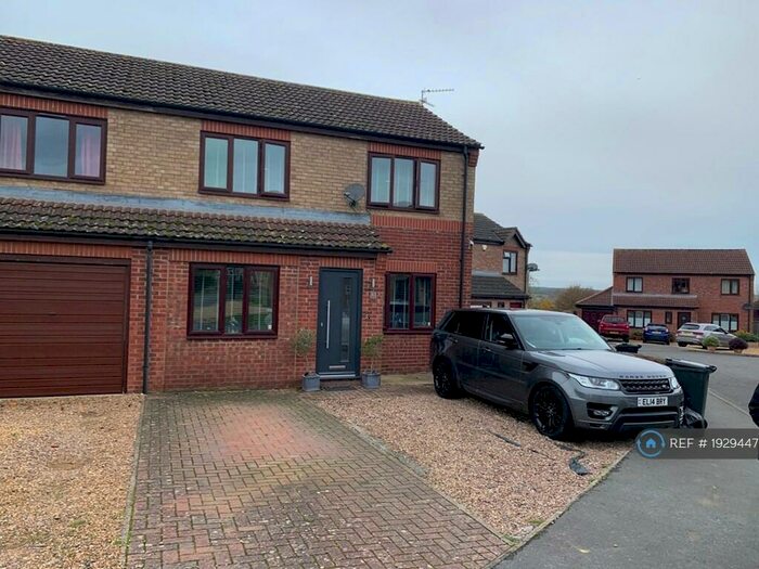 4 Bedroom Semi-Detached House To Rent In Foxglove Road, Stamford, PE9