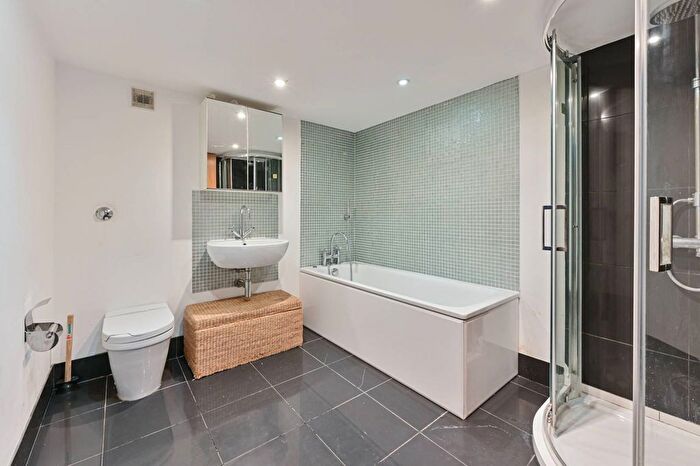 3 Bedroom Flat To Rent In Reed Place, Clapham High Street, London, SW4