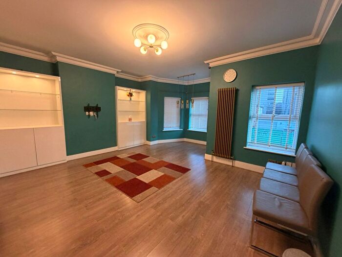 2 Bedroom Flat To Rent In Ilford, Ilford, IG1