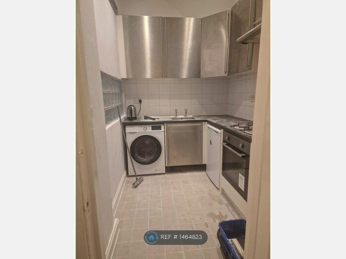 3 Bedroom Flat To Rent In Harrison Road, Edinburgh, EH11