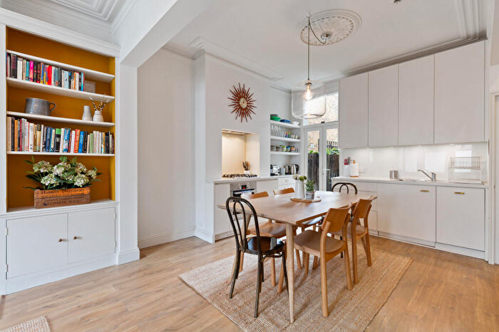 2 Bedroom Apartment To Rent In Gayville Road, London, SW11
