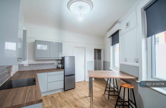 4 Bedroom End Of Terrace House To Rent In Colton Road, Armley, Leeds, LS12