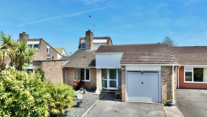 4 Bedroom Bungalow For Sale In Westbury Close, Highcliffe On Sea, BH23