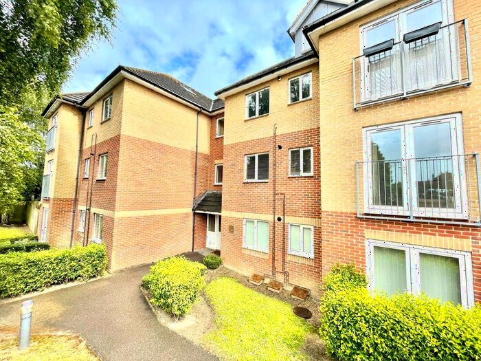 2 Bedroom Flat To Rent In Craig House, Craig Avenue, Reading, Berkshire, RG30