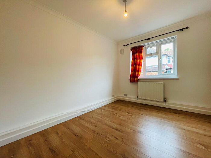 2 Bedroom Flat To Rent In Greatfield Close, London, SE4