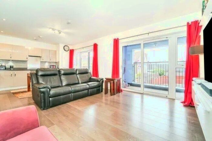 3 Bedroom Flat To Rent In Salisbury Road, Southall, UB2