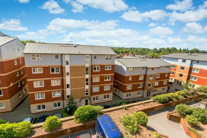 2 Bedroom Flat To Rent In Penn Place, Northway, Rickmansworth, WD3