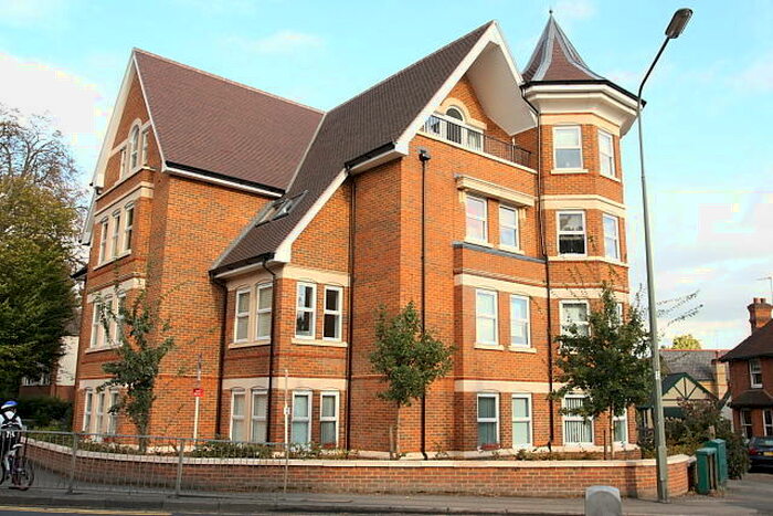 2 Bedroom Flat To Rent In Constitution Hill, Woking, GU22