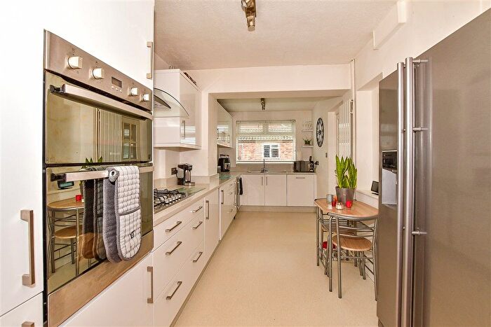 3 Bedroom Semi Detached House For Sale In Salisbury Road, Tonbridge, Kent, TN10