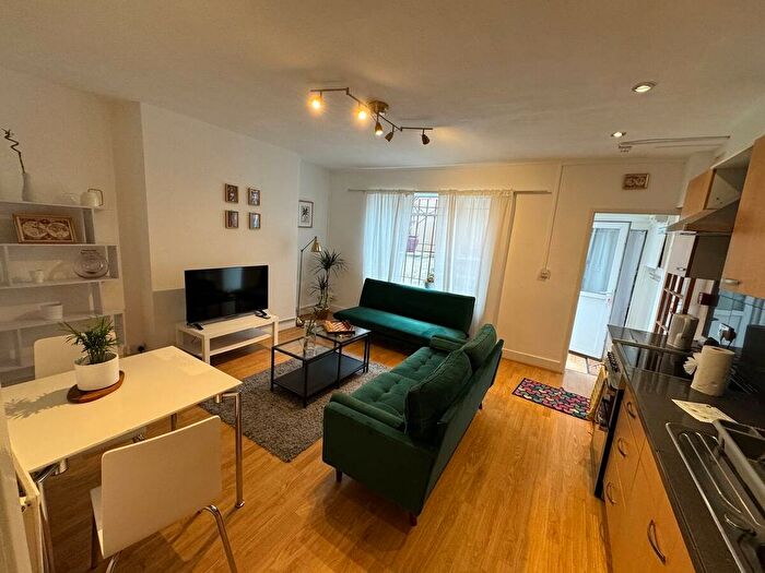 2 Bedroom Flat To Rent In Junction Road, London, N19