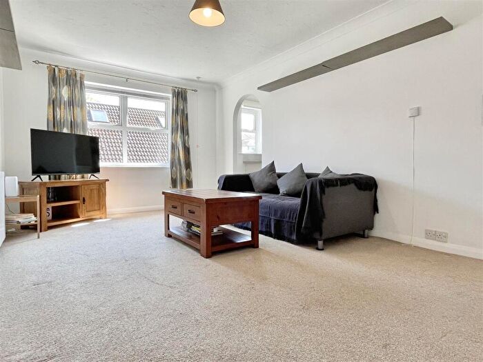 1 Bedroom Apartment For Sale In Grosvenor Road, Weymouth, DT4