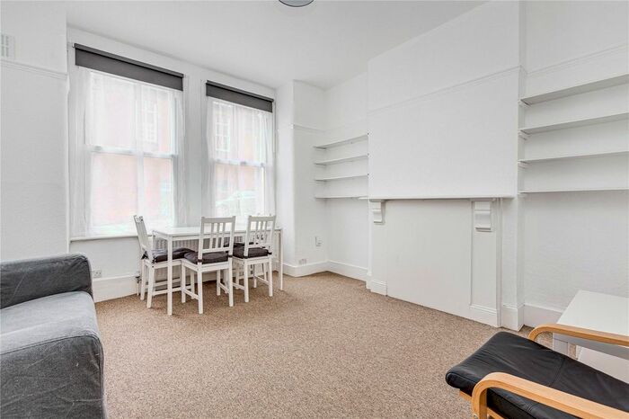 2 Bedroom Flat To Rent In Theatre Street, The Shaftesbury Estate, SW11