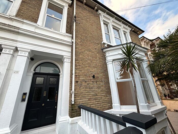 3 Bedroom Apartment To Rent In Dorchester Road, Weymouth, DT4