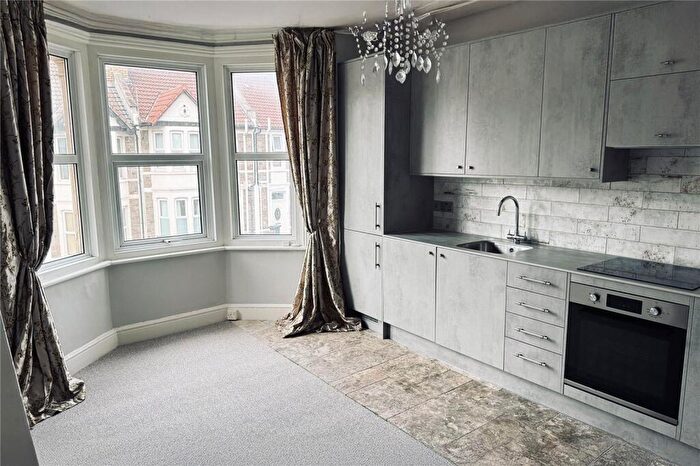 2 Bedroom Flat For Sale In Wick Road, Brislington, Bristol, BS4