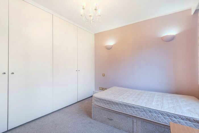2 Bedroom Apartment To Rent In Charlbert Street London, NW8