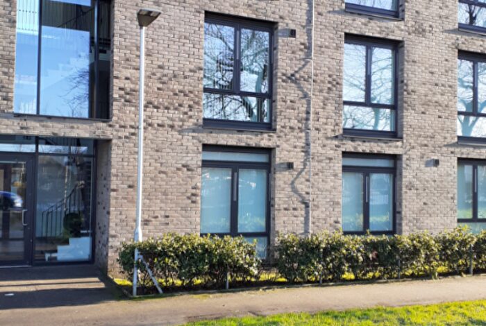 2 Bedroom Flat To Rent In , Broomloan Road, G51