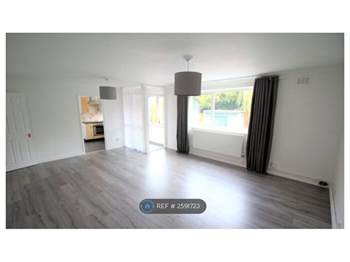 2 Bedroom Flat To Rent In Cromwell Lane, Coventry, CV4