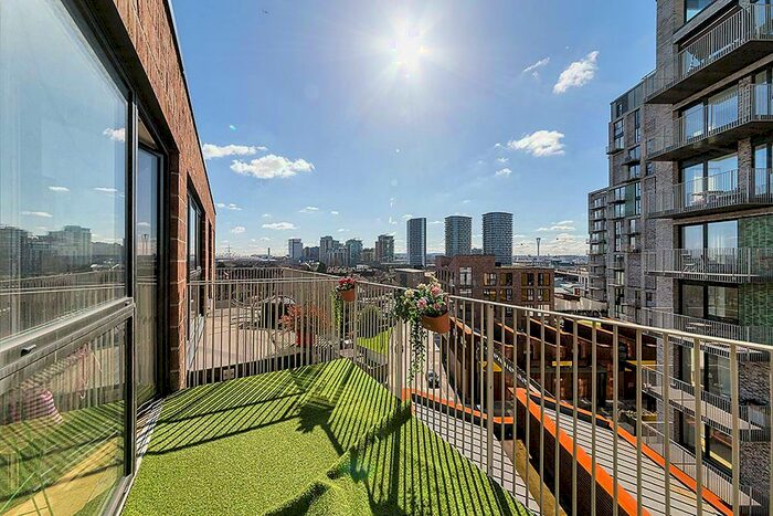 3 Bedroom Apartment To Rent In St Vincent Court, Canning Town, E16